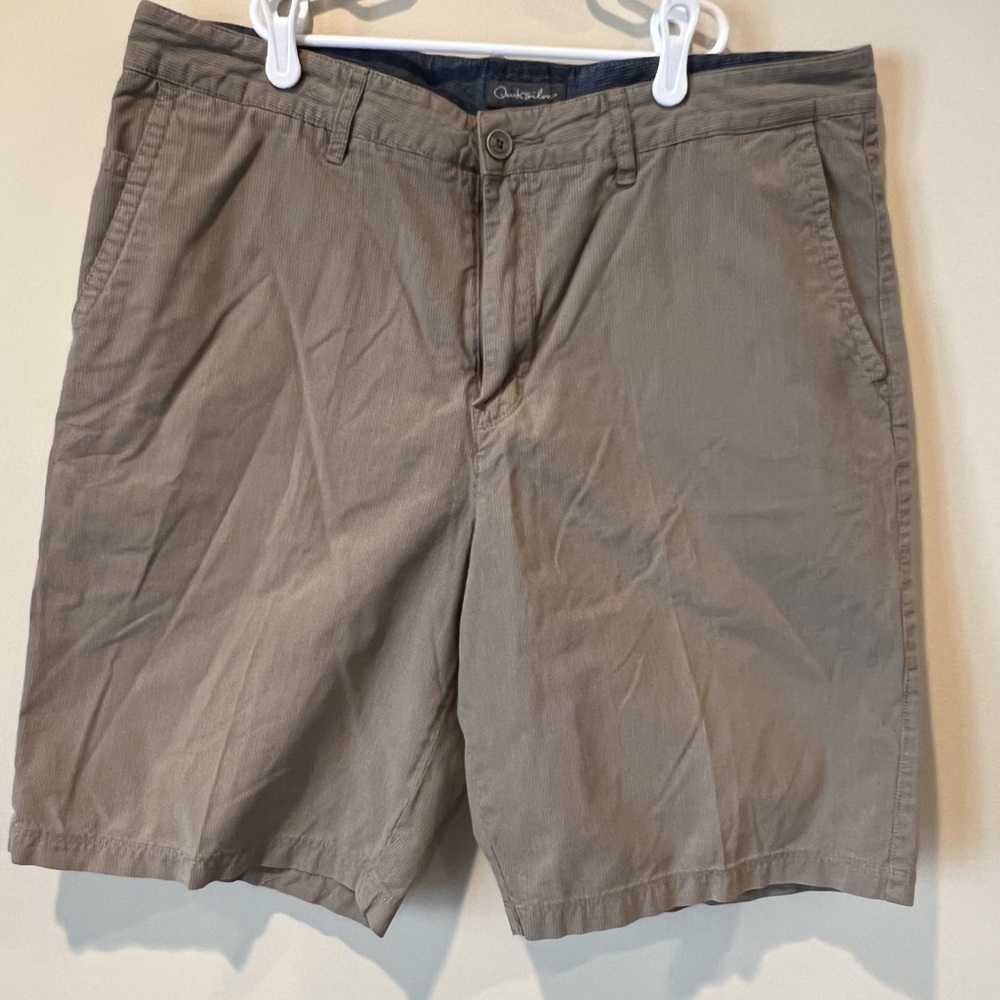 Men’s Khaki/Tan Quicksilver Cargo Shorts. Size 36.